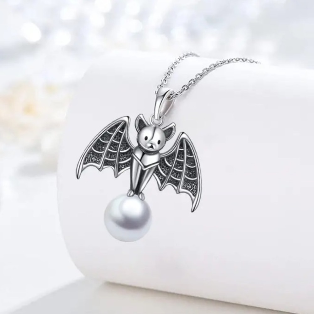 Cute Bat Pendant Necklace With Pearl